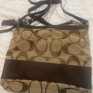 Coach crossbody signature bag Pre-owned great condition